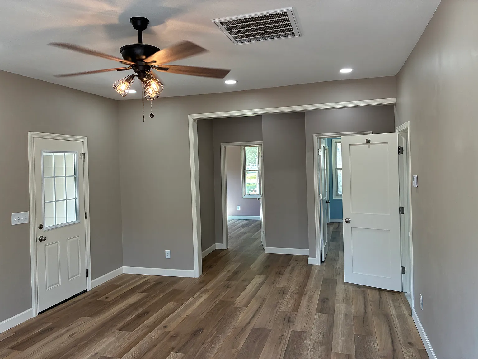 2 bed, 900 sqft, $1,295 — Photo 4