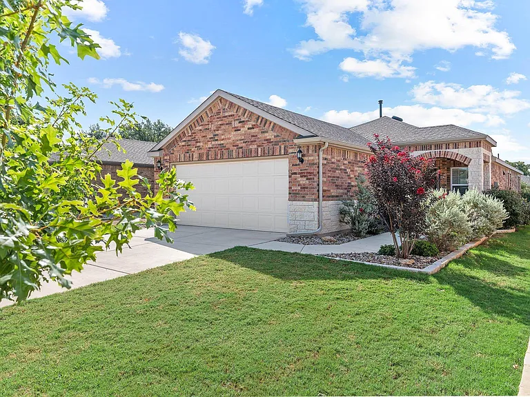 418 Fannin Ct — Photo 4