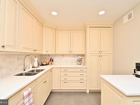 3rd image of 5901 Mount Eagle Dr APT 1509