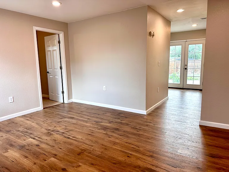 898 Oswego St — Photo 12