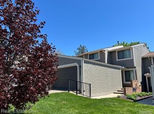 1116 Washington Cir #49, Northville, MI 48167