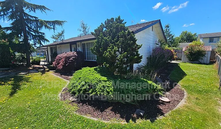 2400 Carpenter St — Photo 3