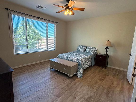 5th image of 136 W LATIGO Circle