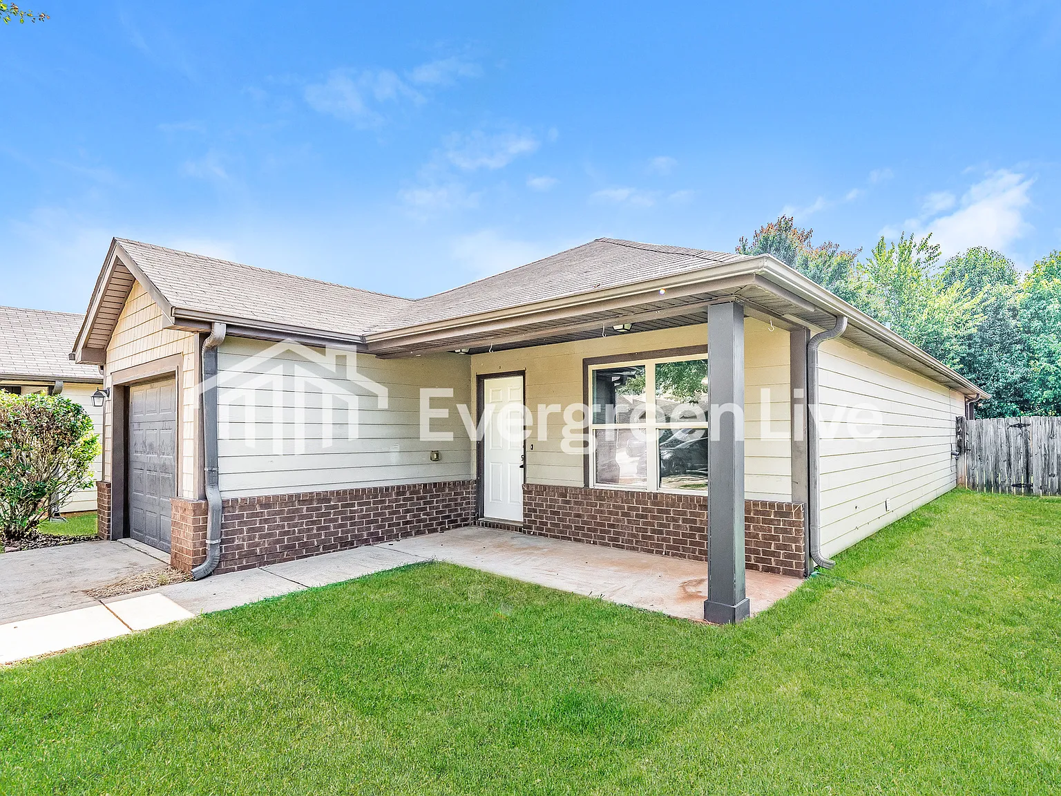 3 bed, 2.0 bath, 1291 sqft, $1,345 — Photo 2