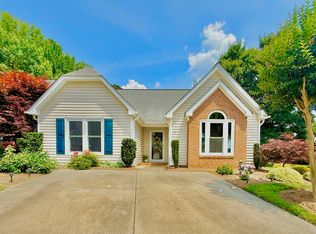 12 Cedar Knoll Ct, Greensboro, NC 27407