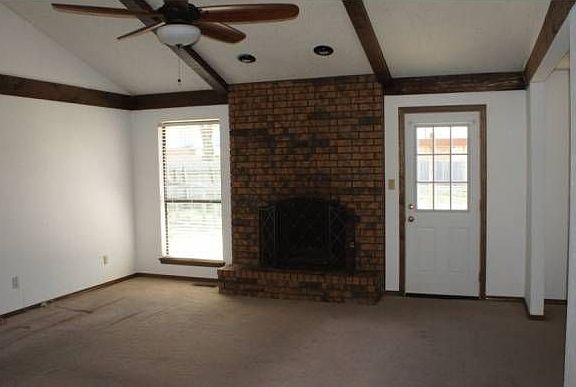 Living area/fireplace