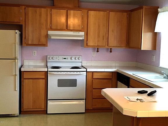 3rd image of 355 NE 70th Dr