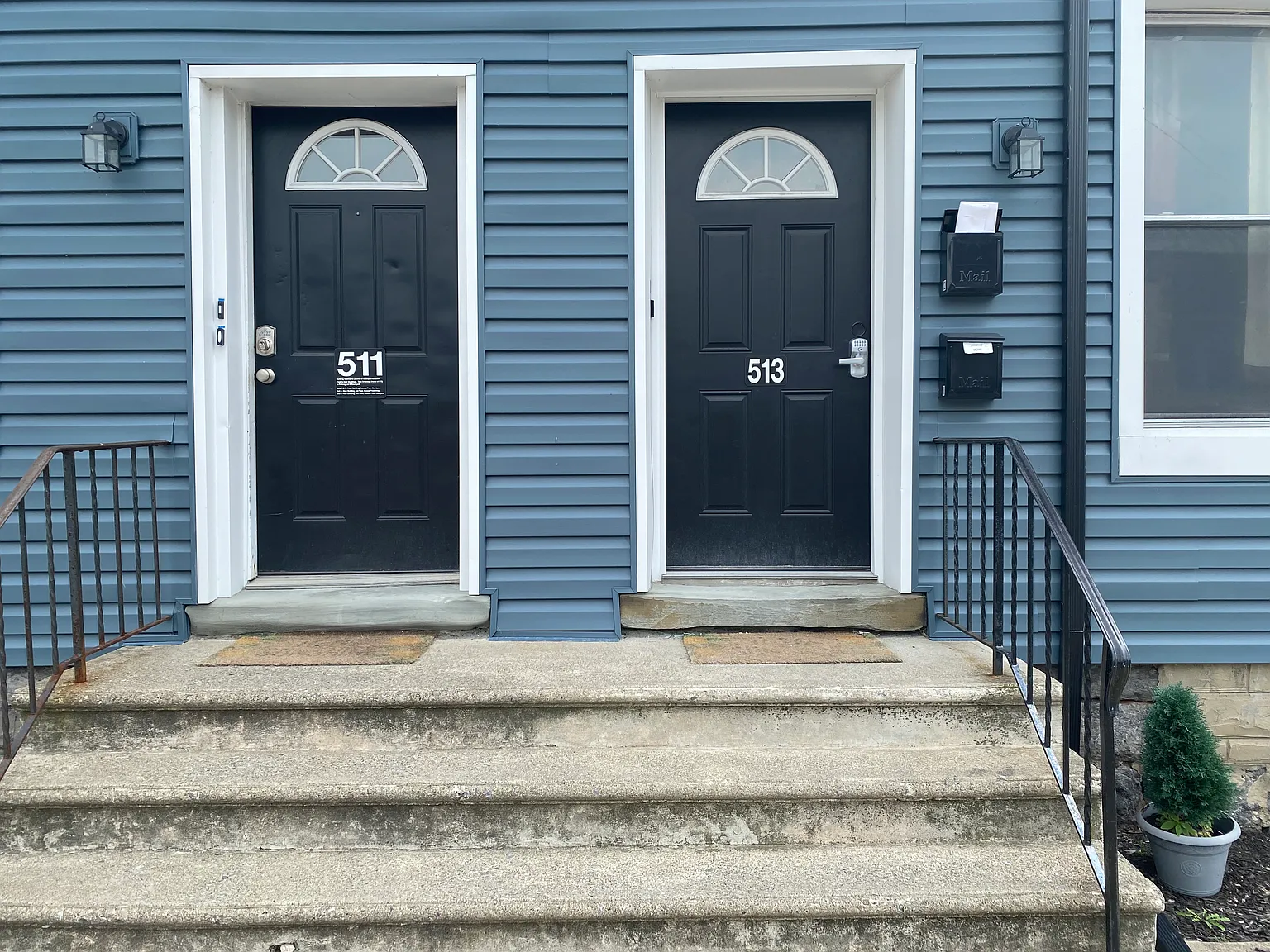 3 bed, 1328 sqft, $1,700 — Photo 1