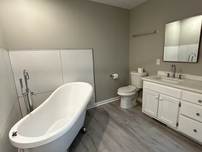 555 Glencove Dr — Photo 17