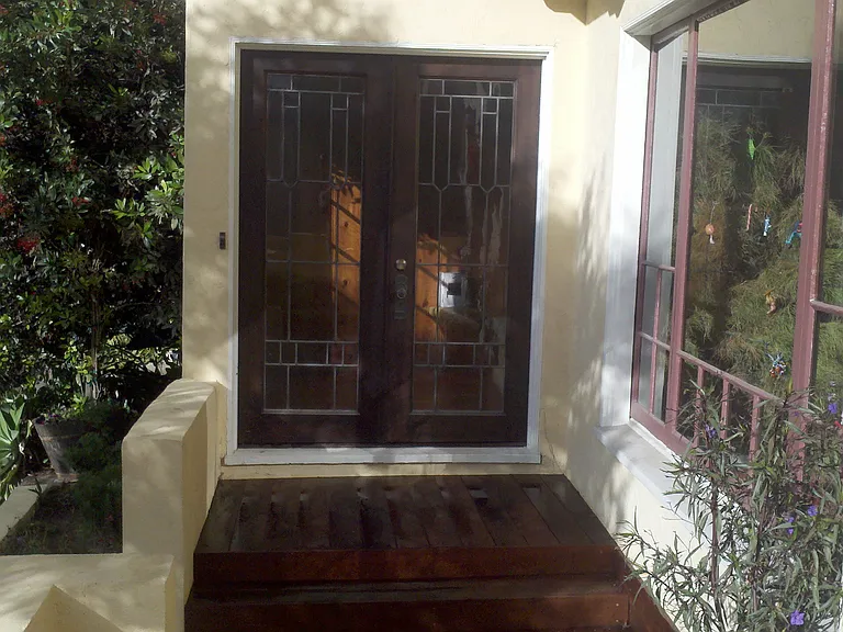 1024 W Edgeware Rd — Photo 2