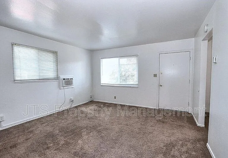 4439 V St #6 — Photo 15
