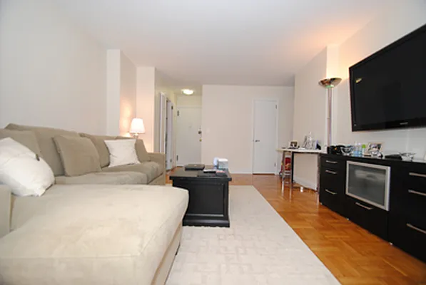 Rented by Buchbinder & Warren | media 6