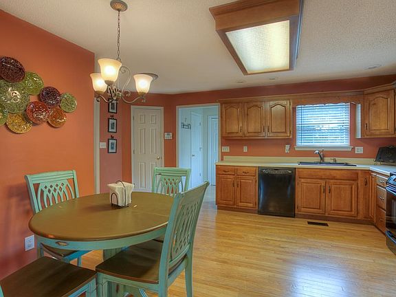 Eat In Kitchen