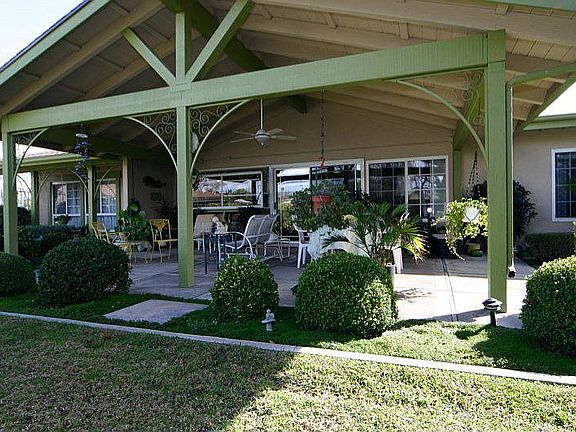 Plenty of Room for Entertaining