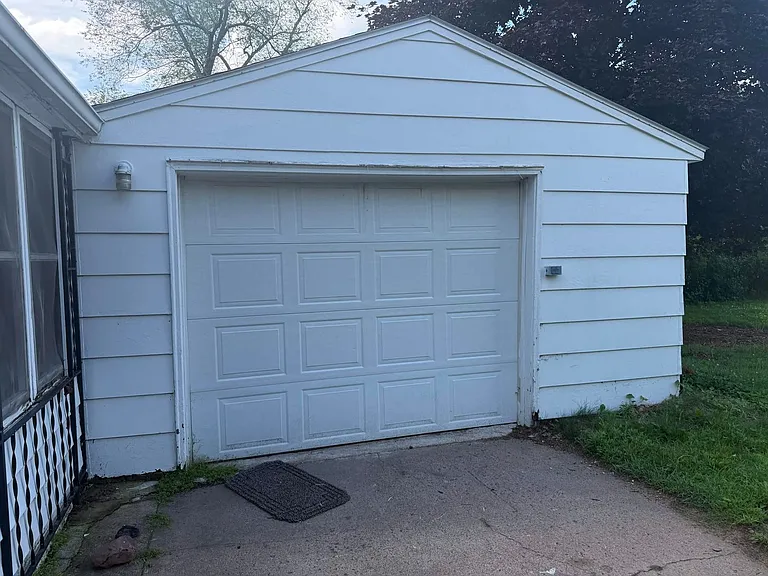 704 Gilbert St — Photo 18