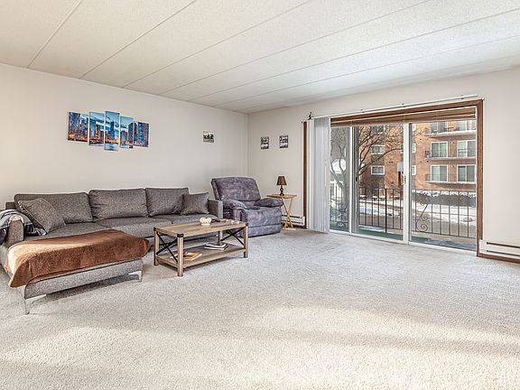 3rd image of 9609 S Komensky Ave APT 104