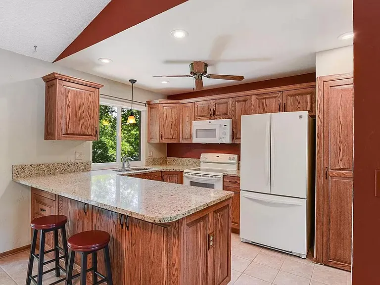 540 Barberry Ave — Photo 3
