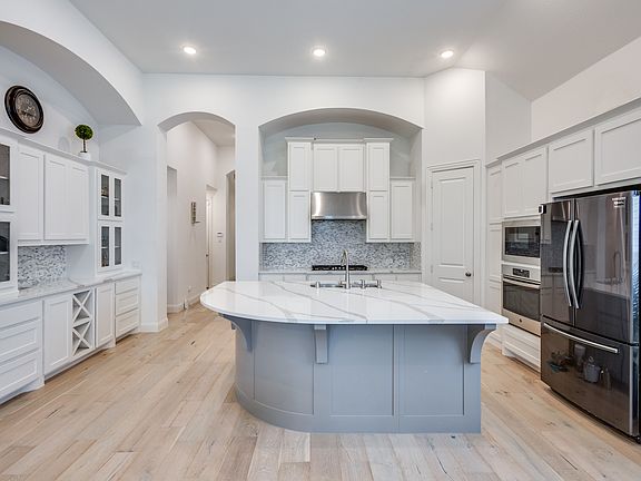 2nd image of 8129 Richmond