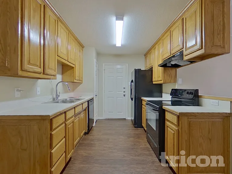 700 Stribling Cir — Photo 4