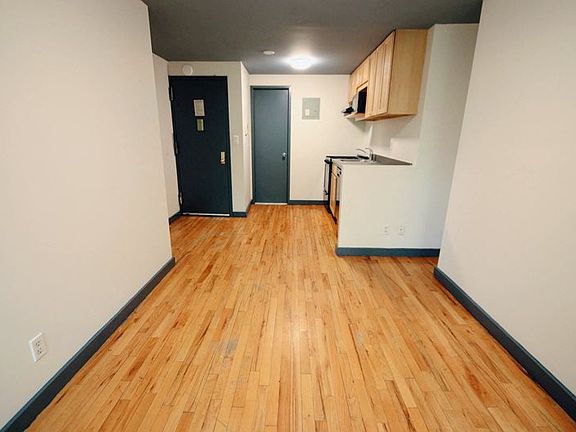4th image of 122 E 7th St #3RE