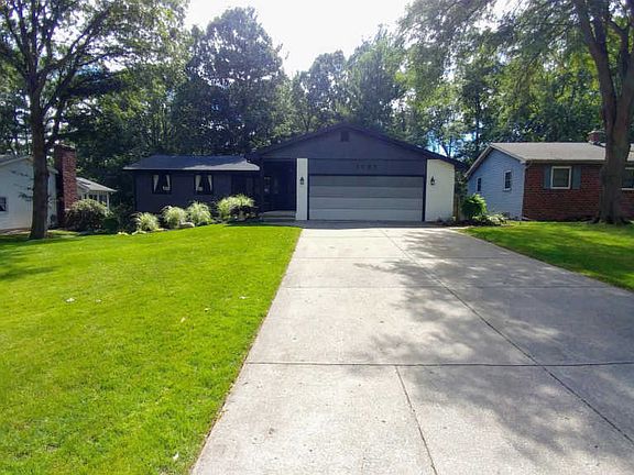 3rd image of 1957 Chateau Dr SW
