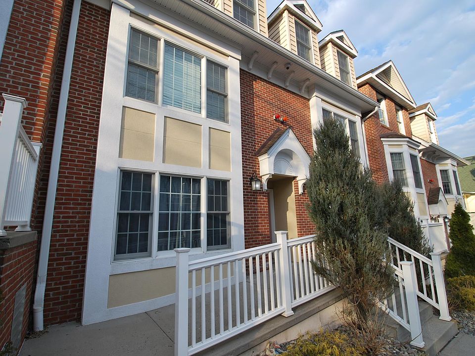 1st image of 216 Main St Unit 201