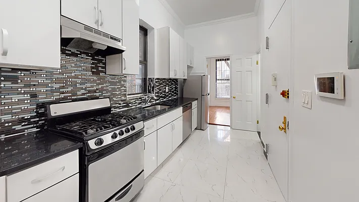 Rented by Bond New York | media 13