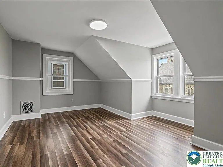 510 5th Ave — Photo 26