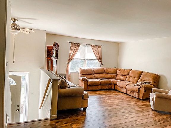 2nd image of 110 Catalpa Ln