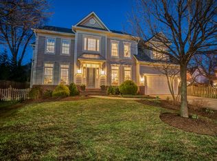 2431 N Underwood St, Arlington, VA 22205