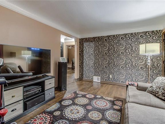 5th image of 13511 Puritas Ave