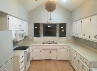 804 NE Holliman Ln, Lees Summit, MO 64086