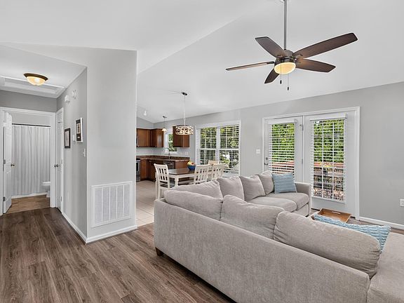 3rd image of 11 Crystal Ln
