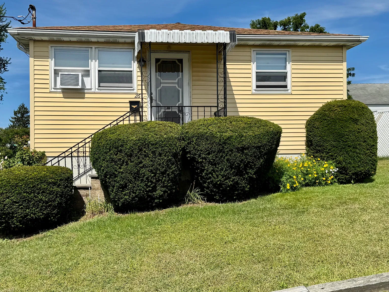 2 bed, 816 sqft, $1,350 — Photo 1