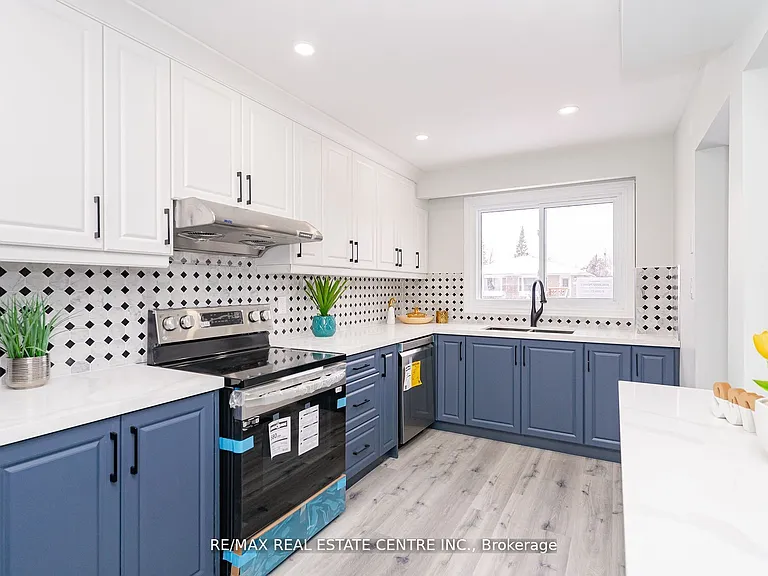 35 Feltre Ave — Photo 5