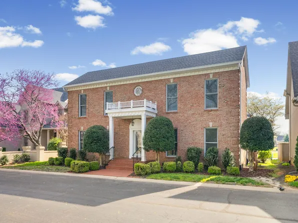 358 Peartree Dr, Clarksville, TN 37043