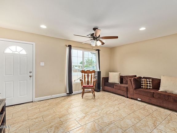 3rd image of 4916 W Glenrosa Ave