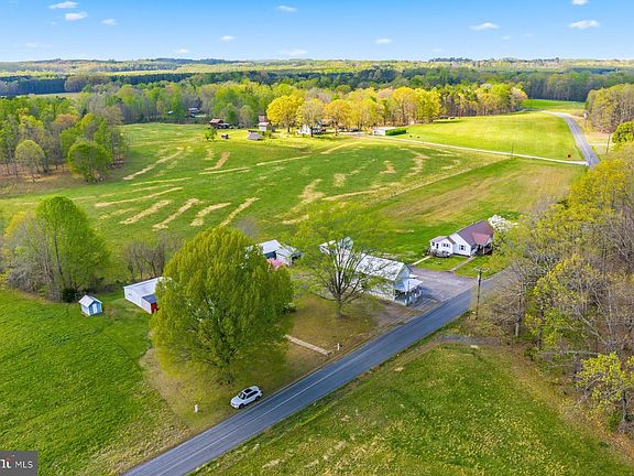 3rd image of 2136 Rocksprings Rd