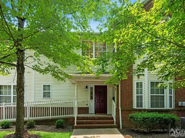 121 Forest Dr, Piscataway, NJ 08854
