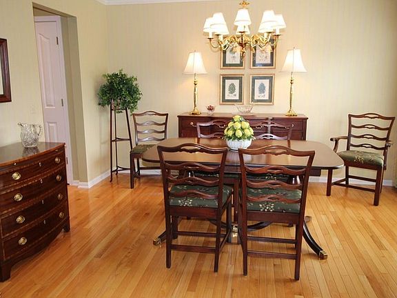 4th image of 595 Mock Orange Cir