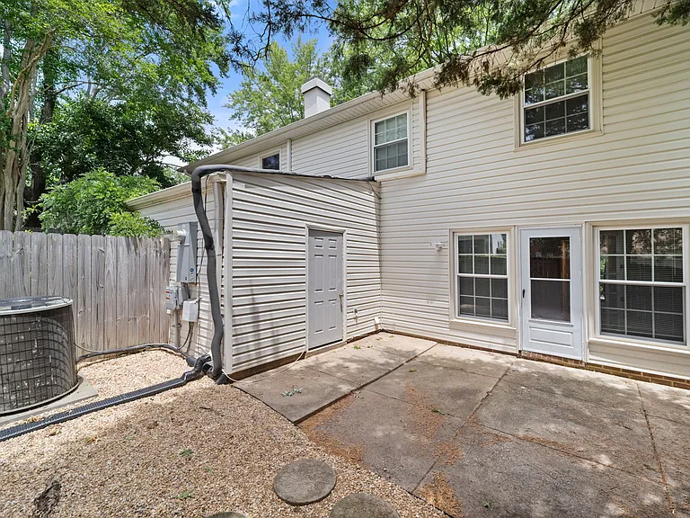3227 Regents Park Ln #C — Photo 27