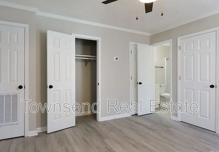 5845F Century Oaks Dr — Photo 10
