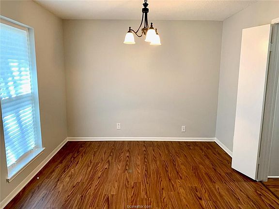 5th image of 218 Redmond Dr