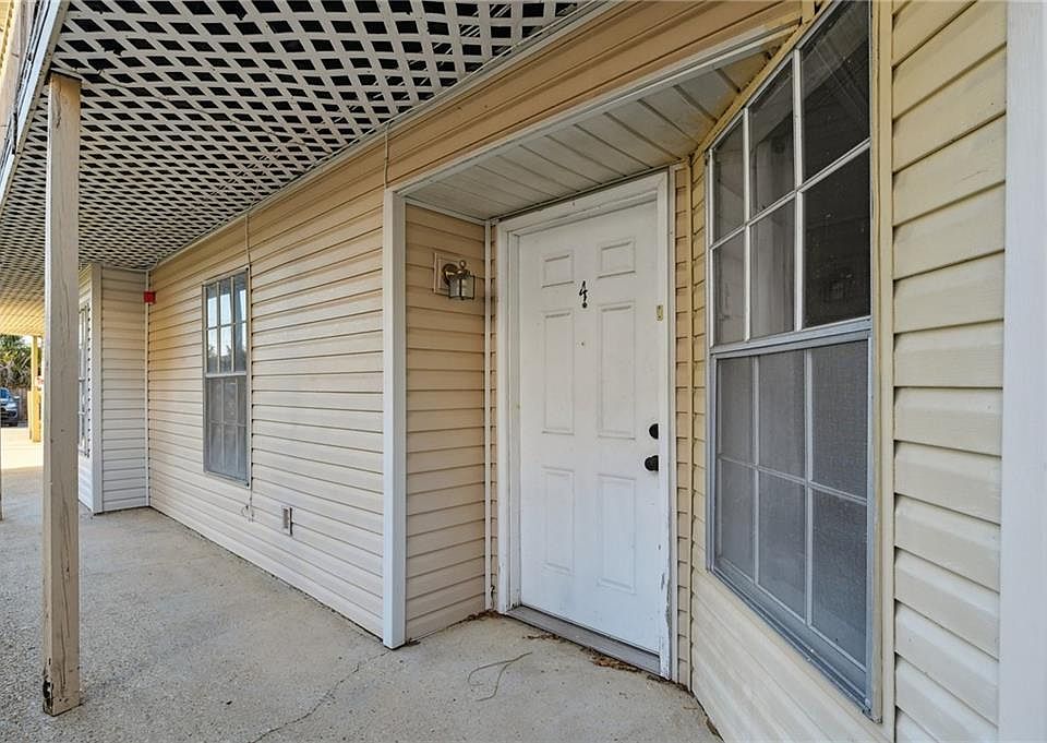1st image of 901 Joe Yenni Blvd #B4