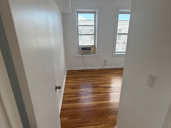 5th image of 285 Smith St #1