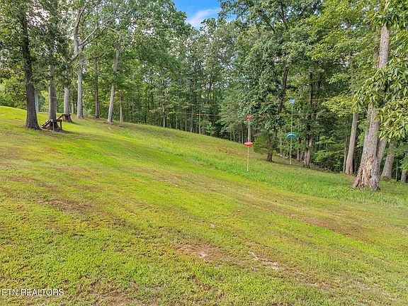 9th image of 328 Ridge Circle Rd