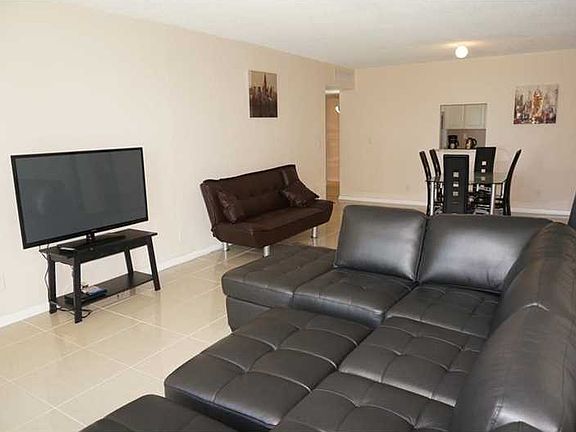 4th image of 19370 Collins Ave APT 509
