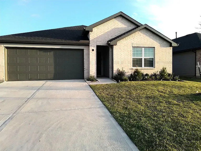 31739 Margaret Woods Ln — Photo 1
