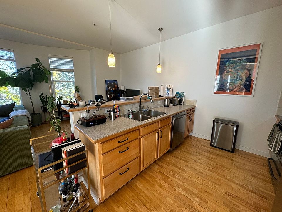 1st image of 2422 Tremont Pl APT 206