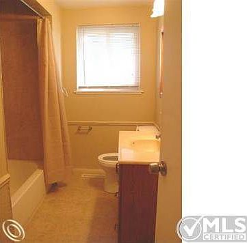 main bath.JPG
